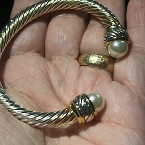 Cable bracelet with pearls